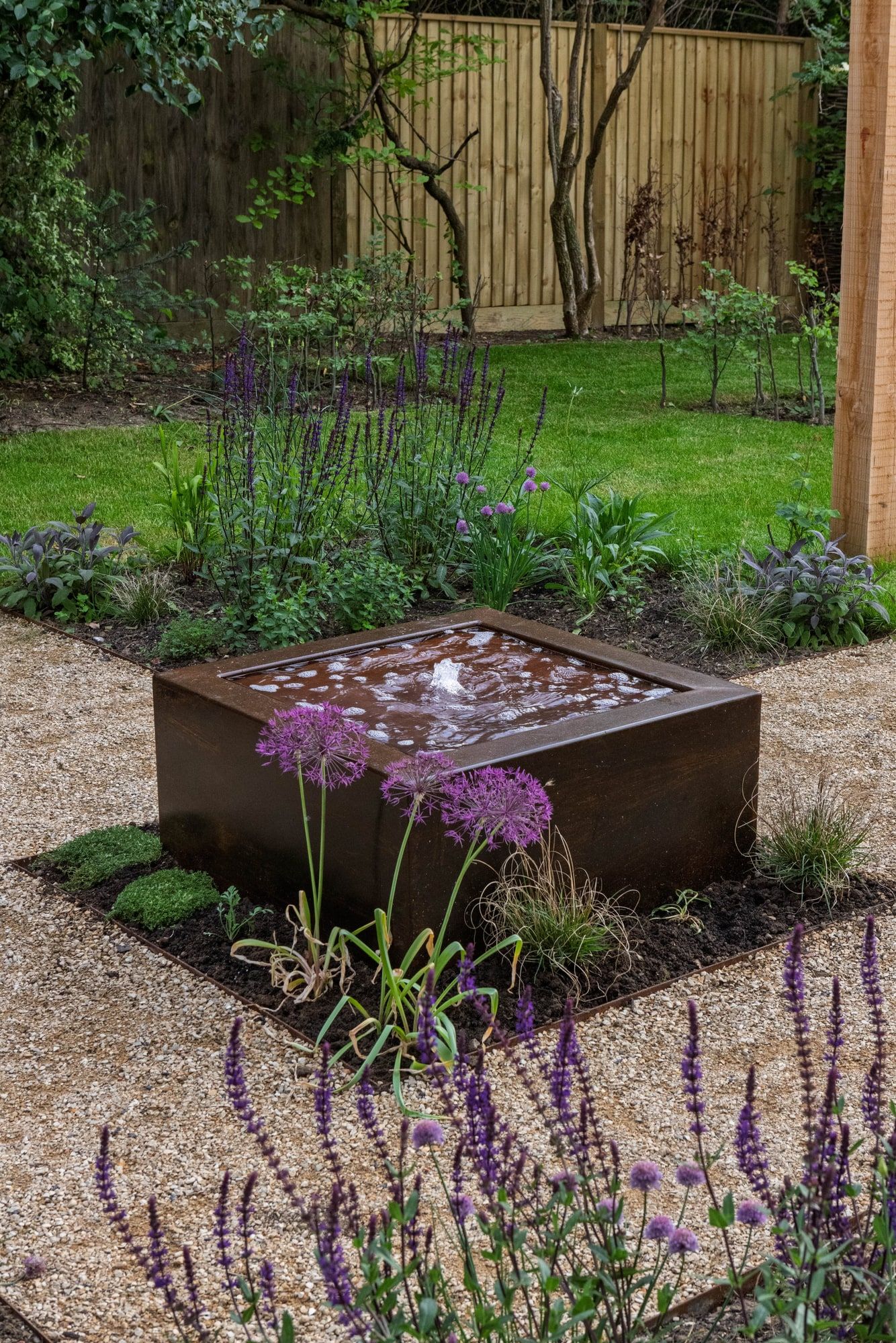 Upham garden by Your Gardens — photograph 2 of 5